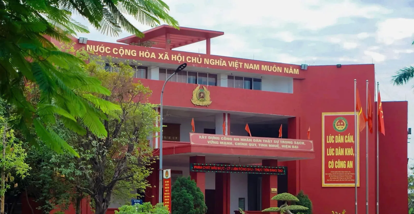Tổ hợp C00 được sử dụng để xét tuyển vào các Học viện, Trường Công an nhân dân nào năm 2026?